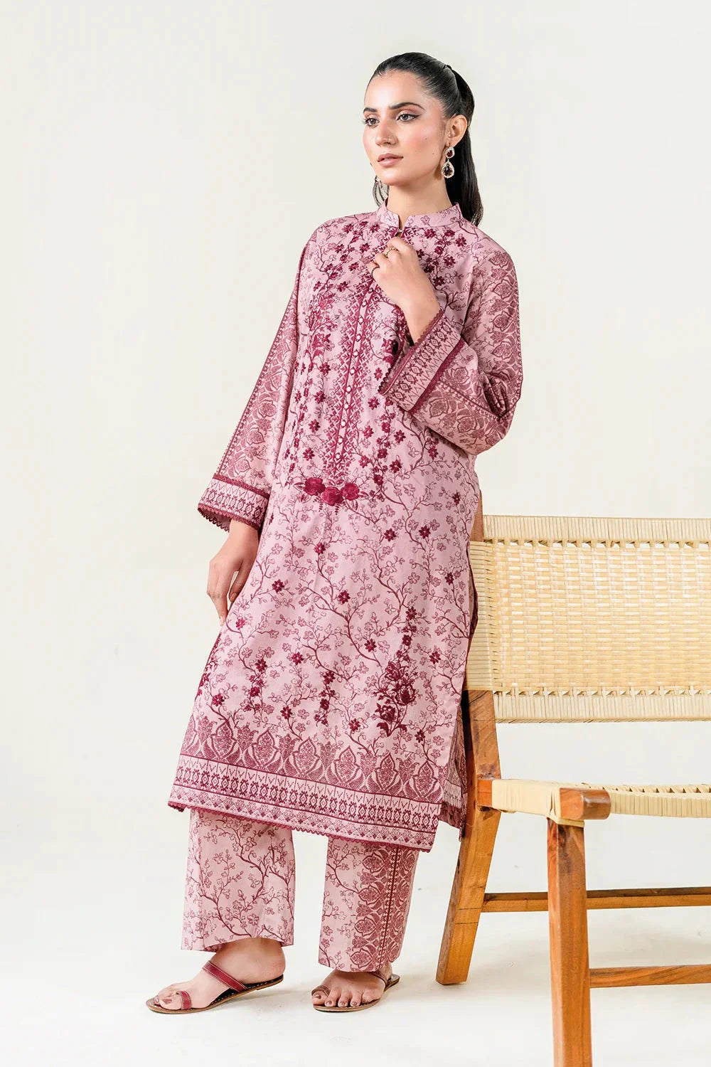 READY TO WEAR